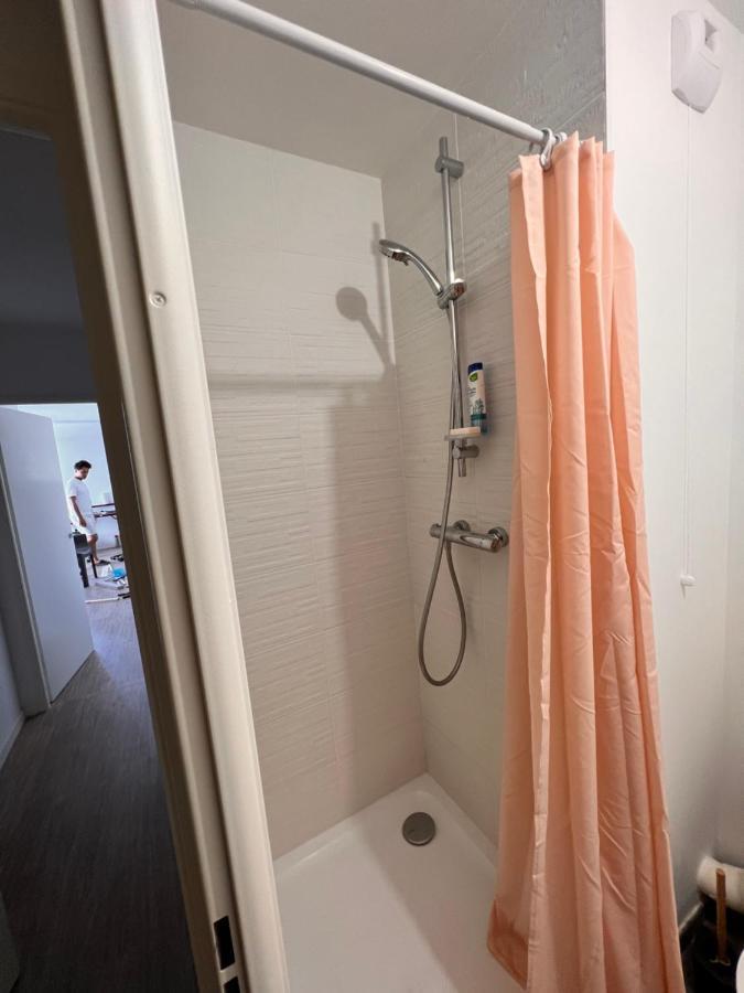 Chambre Individuelle Dans Un Appartement A 37 De Champs Elysees Sartrouville Exteriör bild