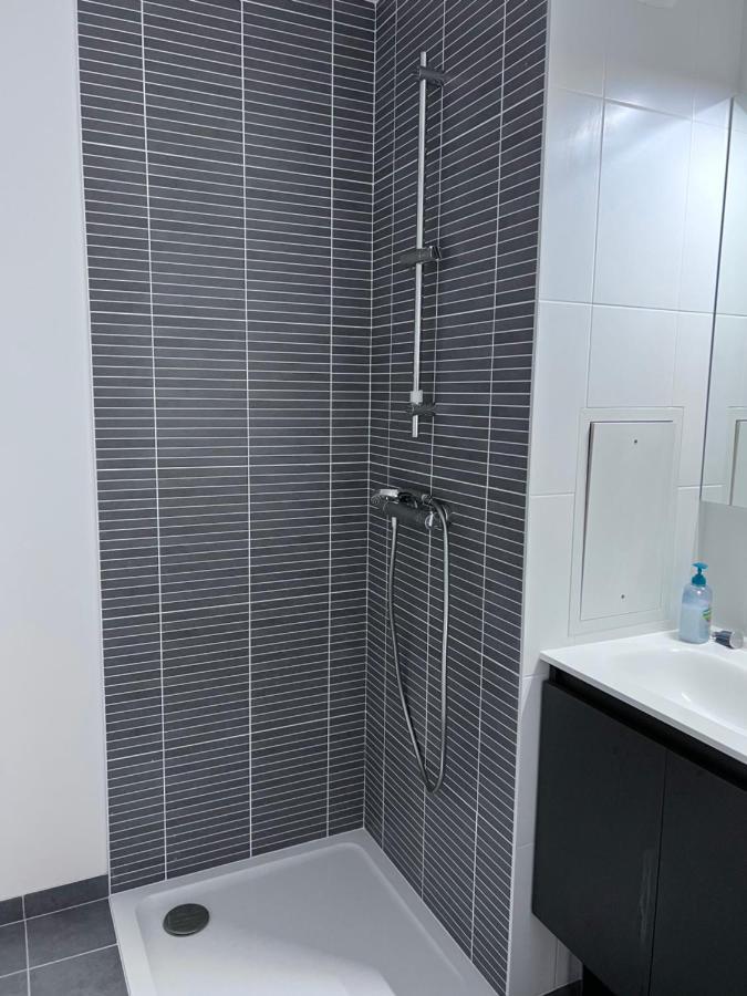 Chambre Individuelle Dans Un Appartement A 37 De Champs Elysees Sartrouville Exteriör bild