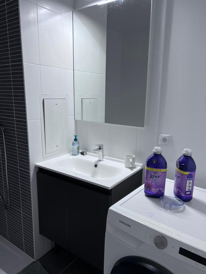 Chambre Individuelle Dans Un Appartement A 37 De Champs Elysees Sartrouville Exteriör bild