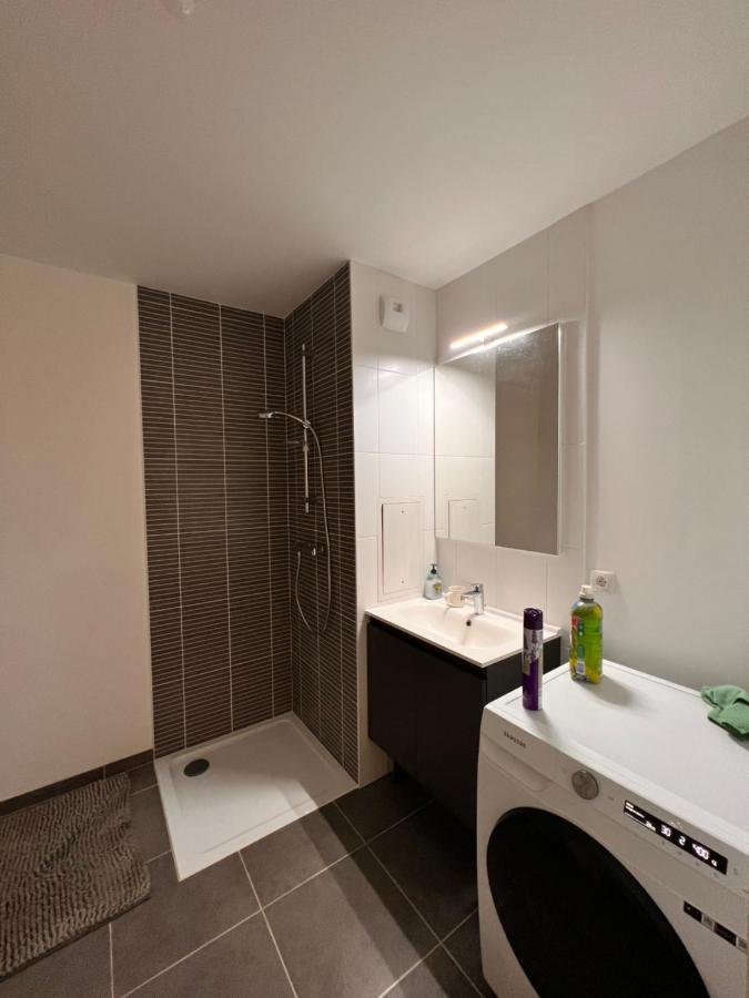 Chambre Individuelle Dans Un Appartement A 37 De Champs Elysees Sartrouville Exteriör bild