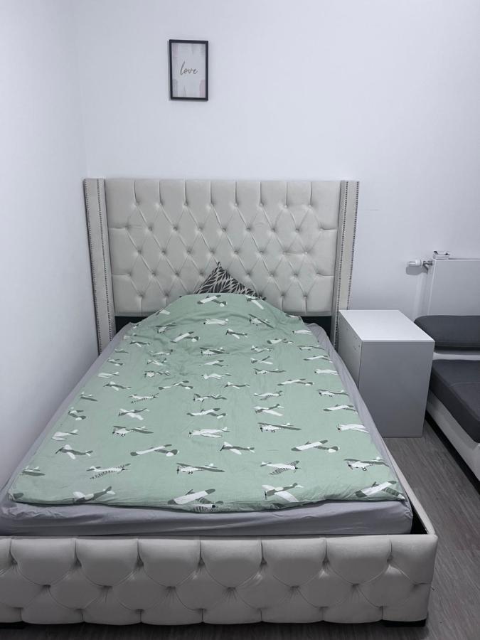 Chambre Individuelle Dans Un Appartement A 37 De Champs Elysees Sartrouville Exteriör bild